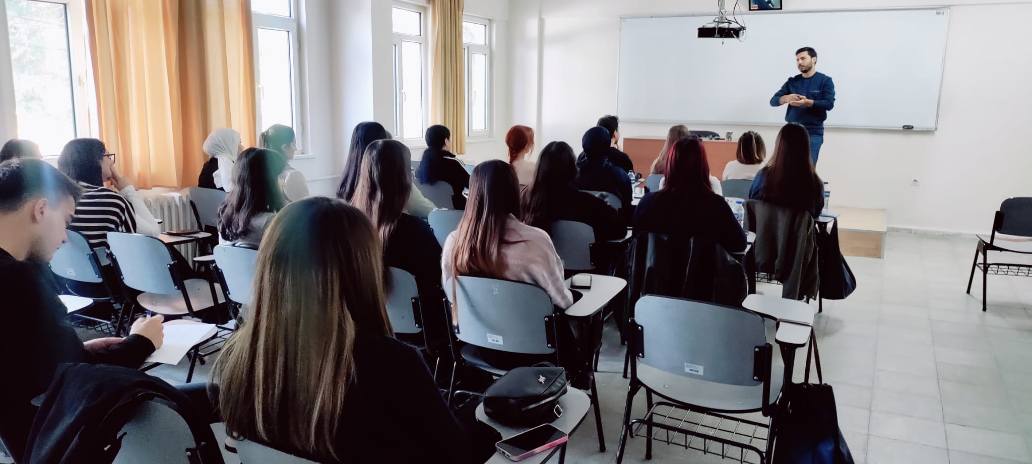 Yüksekokulumuz Sivil Hava Ulaştırma İşletmeciliği Programı Kariyer Planlama  dersi kapsamında "Sivil Havacılık Sektöründeki Güncel Konular" konulu söyleşi yapıldı.